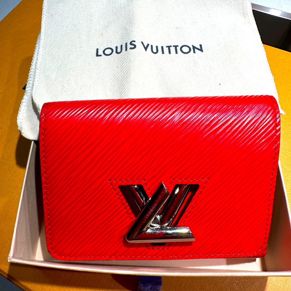 Authentic Louis Vuitton Epi Twist Compact Wallet in Red CODE TN0189